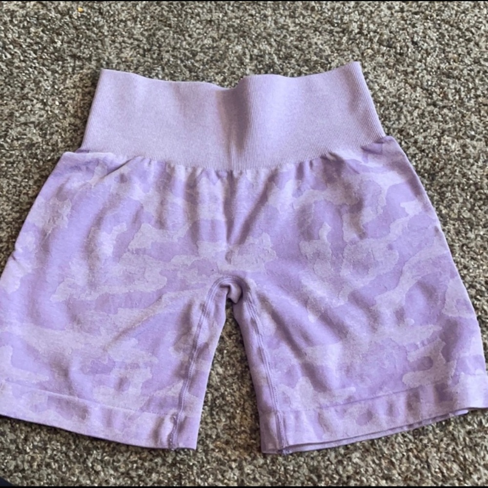 NVGTN Lilac Camo Womens High Waisted Seamless Pro Shorts size XSmall. Brand new